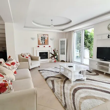 New Age Breeze Luxury Vilă *