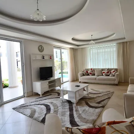 New Age Breeze Luxury Vilă
